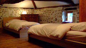 4 bedrooms, iron/ironing board