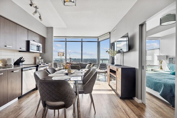 Elite Apartment, 3 Bedrooms, Balcony, Lake View | Private kitchen - Burano Condos in Downtown Toronto (Toronto)