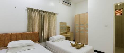 Deluxe Room | Laptop workspace, free WiFi