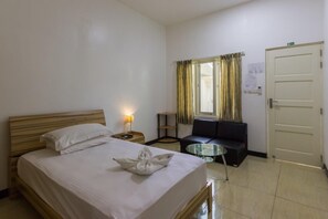 Habitación individual Confort | Espacio para trabajar con un portátil y wifi gratis