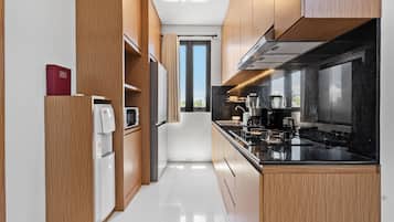 Villa | Private kitchen | Fridge, stovetop, toaster, cookware/dishes/utensils