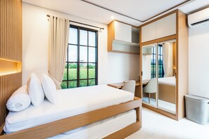 2 chambres, coffres-forts dans les chambres, décoration personnalisée