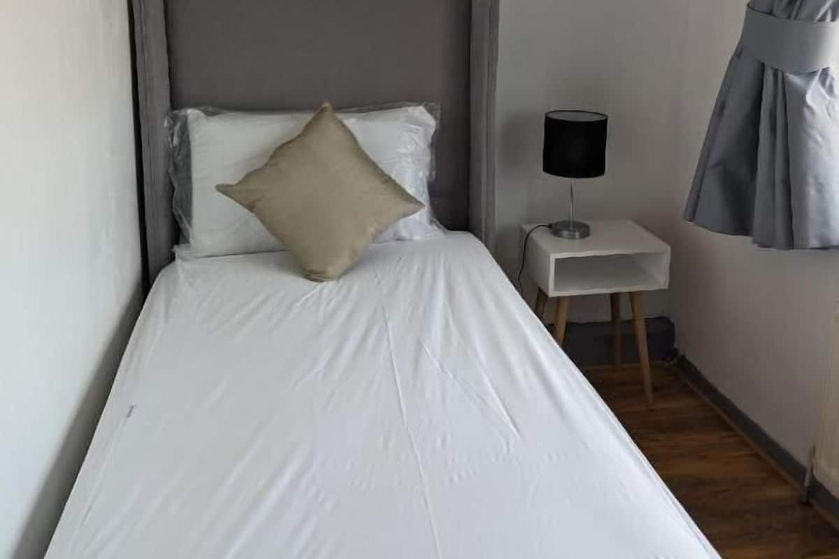 Standard Single Room - Shared | Bed sheets