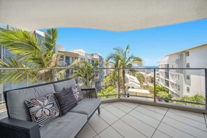 Property grounds - Seaside Serenity: Apartment with Ocean Views (Kings Beach)