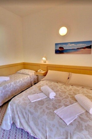 1 bedroom, in-room safe, desk, free WiFi