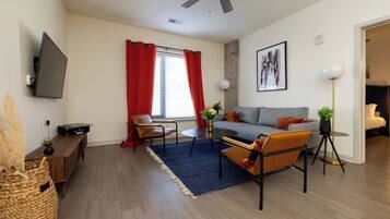 Een televisie en een kantoor