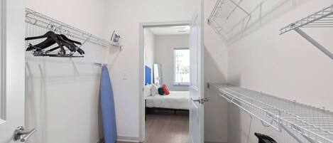 2 Schlafzimmer, Schreibtisch, Bügeleisen/Bügelbrett, WLAN