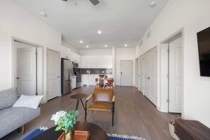 TV, offices - Modern Nulu 2BR CozySuites 06 (Louisville)