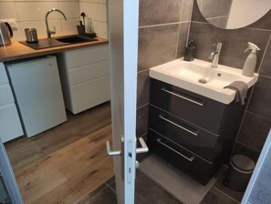 Bruser, gratis toiletartikler, hårtørrer, håndklæder