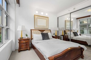 1 bedroom, iron/ironing board, WiFi, bed sheets - Spacious & Comfy Apt for 6 Next to Darling Harbour (Sydney)