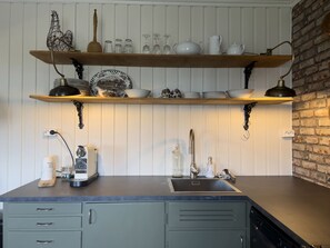 Oven, stovetop, dishwasher, espresso maker - Segelsund Gjestehus (Namsos)