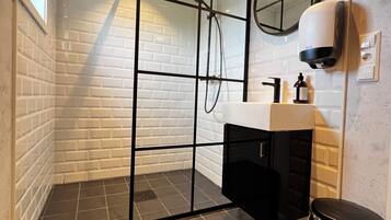 Dutxa, tovalloles i paper higiènic