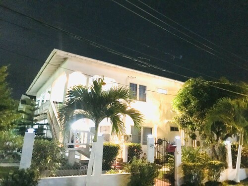 HCeas guest bedroom- close to beaches