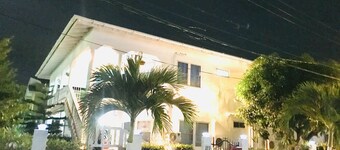 HCeas guest bedroom- close to beaches