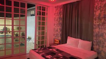 1 dormitorio, escritorio, tabla de planchar con plancha y wifi gratis