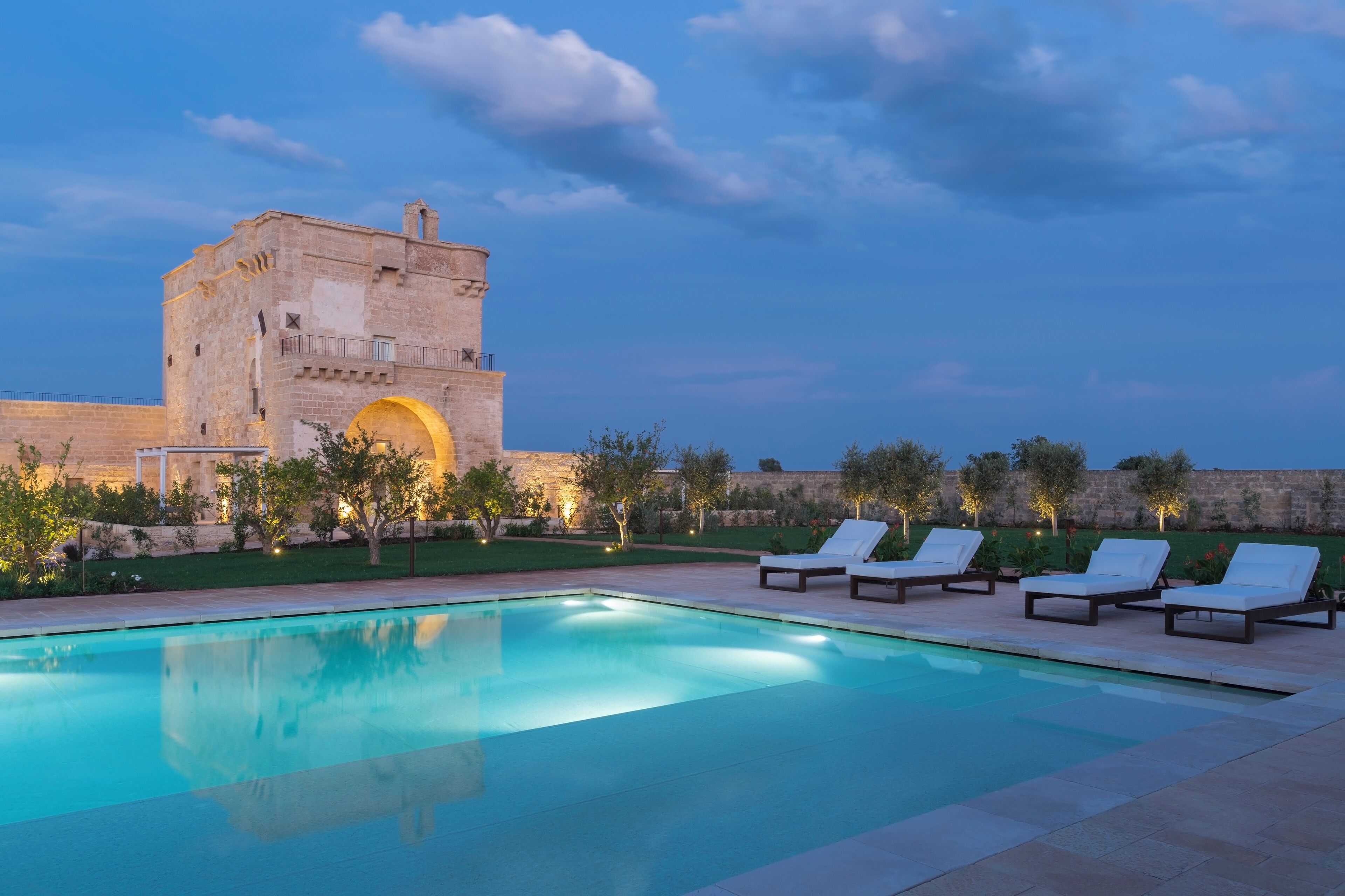 Seasonal outdoor pool, sun loungers