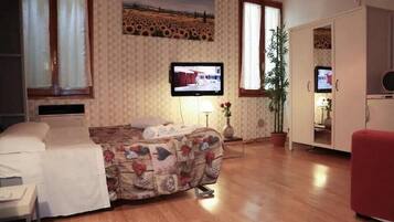 1 camera, ferro/asse da stiro, culla da viaggio, Wi-Fi