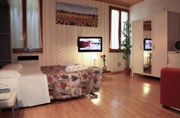 1 chambre, fer et planche à repasser, lit parapluie, Wi-Fi