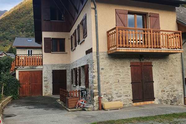 Terrasse et balcon sur chambre.