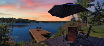 Lakeside, Dock, Hot Tub, Arcade, Piano, Kayaks, Playset, Fireplace, Fire Pit, 2 King Beds - 75" TV