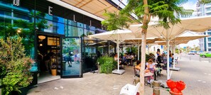 Exterior - Condo & Pool in New North by FeelHome (Tel Aviv)