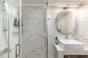 City Apartment | Bathroom