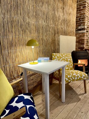 Dobbeltrom – signature | Skrivebord, skrivebord for bærbar PC og blendingsgardiner