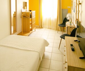 1 quarto, ferros/tábuas de passar roupa, acesso à internet