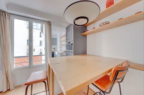 Dining - Cosy Appartement Rénové (Paris)