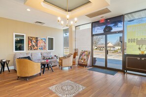Lobby - Newly renovated boutique hotel close to College of William and Mary
 (Williamsburg)