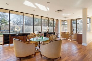 Lobby - Newly renovated boutique hotel close to College of William and Mary
 (Williamsburg)
