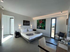 4 soverom, safe på rommet, skrivebord og strykejern/-brett