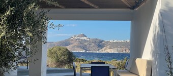 Seafront 4-Bedroom Villa | 30sec walking distance from Fatourena sandy beach |