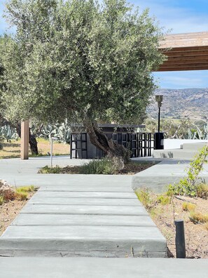 Property grounds - Seafront 4-Bedroom Villa | 30sec walking distance from Fatourena sandy beach | (Milos)