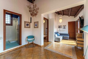Interior entrance - Solemar Sicilia - Casa Ernesto  (Santa Flavia)