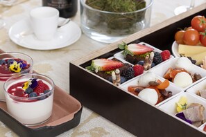 Free daily self-serve breakfast - Ansitz Zinnenberg (Appiano Sulla Strada del Vino)