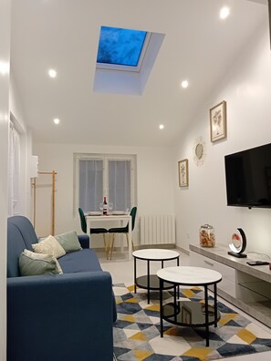 Living area - Maison Avec un Élégant Jacuzzi Bluetooth Music Lit King Size Mémoire de Forme (Louvres)