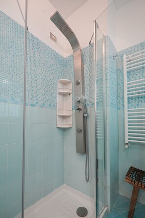 Shower, hair dryer, bidet, towels - Nuvola Apartment Fiumicino Easy Self check-in (Fiumicino)