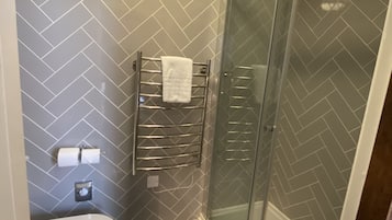 Habitación doble estándar, baño en la habitación | Baño