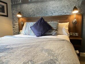 スタンダード ダブルルーム エンスイート | デスク、アイロン / アイロン台、WiFi (無料)