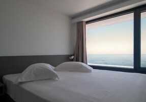 Apartamento superluxo, vista para o mar | Quartos à prova de som, Wi-Fi de cortesia, roupa de cama