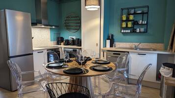 Réfrigérateur, micro-ondes, lave-vaisselle