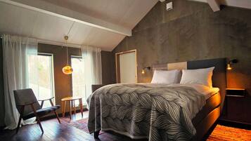 Dobbeltrom – superior, 1 queensize-seng, ikke-røyk, fjellutsikt | Dundyner, senger med overmadrass og individuelt dekorert