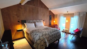 Signature Double Room, 1 Queen Bed, Non Smoking, Mountain View | Down duvets, pillow-top beds, individually decorated