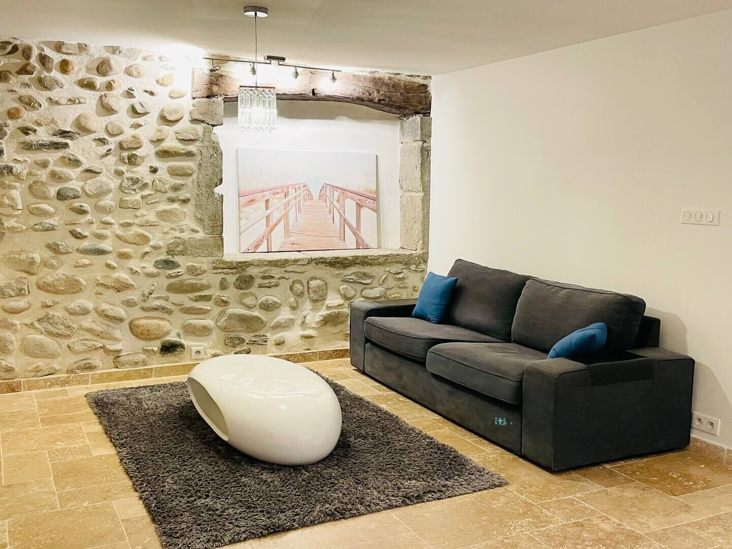 TV connectée, livres, écrans d'ordinateur