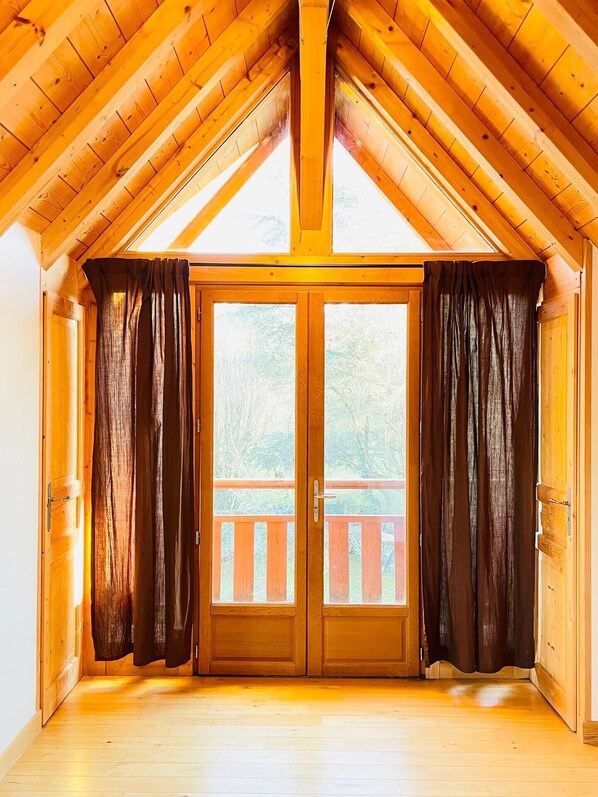 Interior - Renovated 19th-century farmhouse, perfect for short or extended stays. (Saint-Julien-en-Genevois)