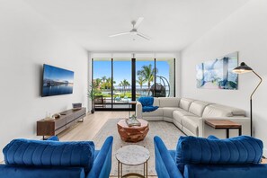 Smart TV - Melbourne Riverfront condo by the beach, pool, hot tub, dock, washer/dryer  (Melbourne Beach)