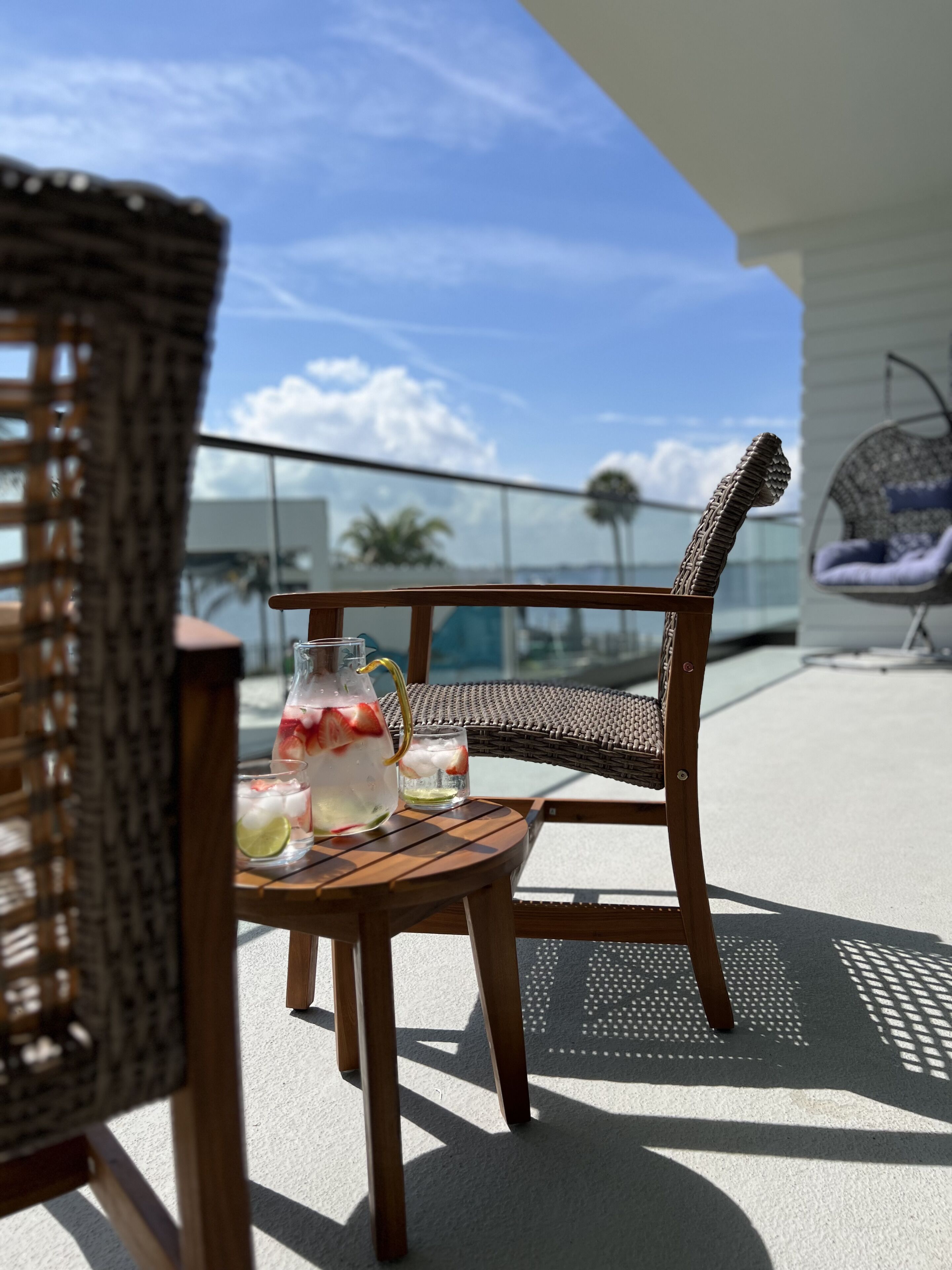 Melbourne Riverfront condo by the beach, pool, hot tub, dock, washer/dryer 