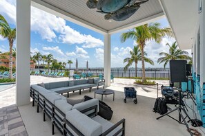 Terrace/patio - Melbourne Riverfront condo by the beach, pool, hot tub, dock, washer/dryer  (Melbourne Beach)