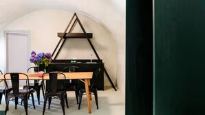 House | Dapur peribadi | Peti sejuk/penyejuk beku saiz penuh, ketuhar 